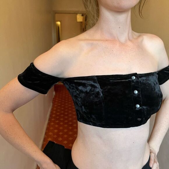 Out from Under Black Velvet Off Shoulder Crop Top Sz L Goth Urban Outfitters - Picture 3 of 6